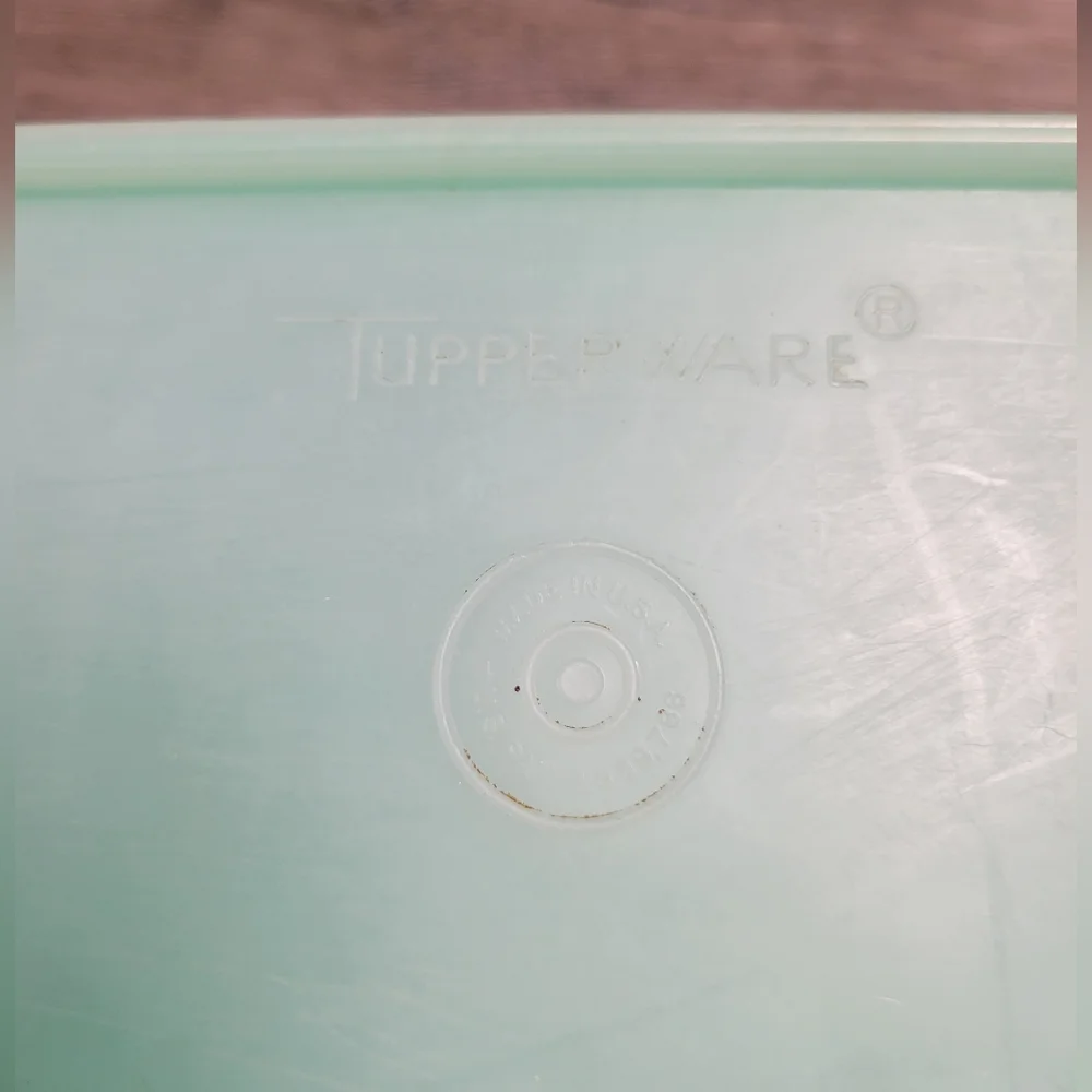 Tupperware Vintage Green Vegetable Container‎ with Lid